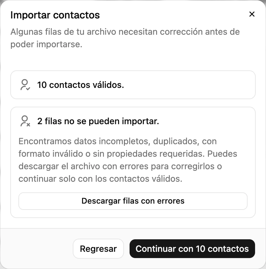 El paso de revisión de la importación: cuántos contactos son válidos, cuántas filas no se pueden importar y la opción de descargar las filas con errores