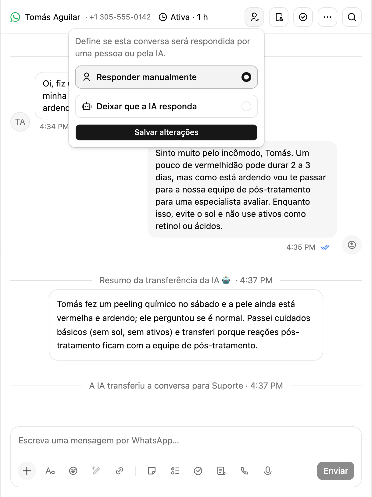 Uma conversa transferida na caixa de entrada com o card Resumo da transferência da IA e o botão Deixar que a IA responda