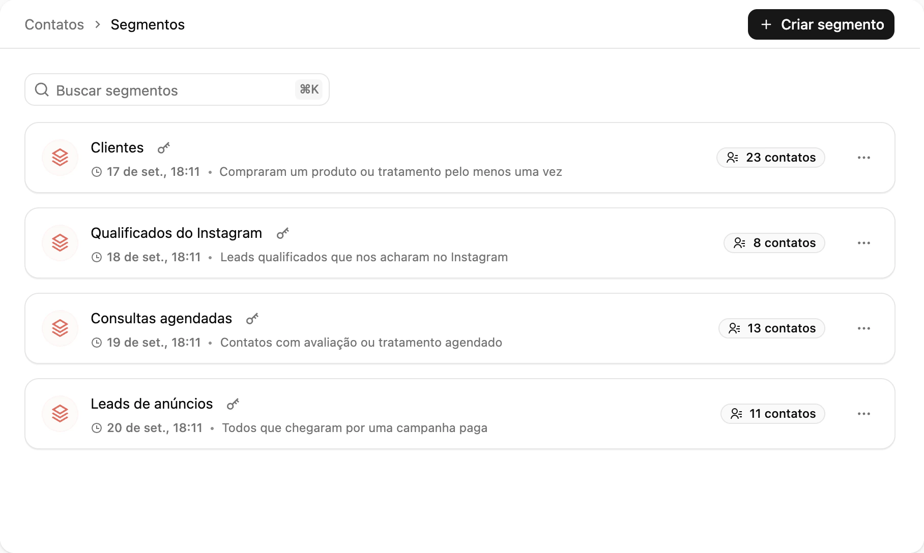 A página de Segmentos: cada segmento como um cartão com a descrição e a contagem de contatos ao vivo