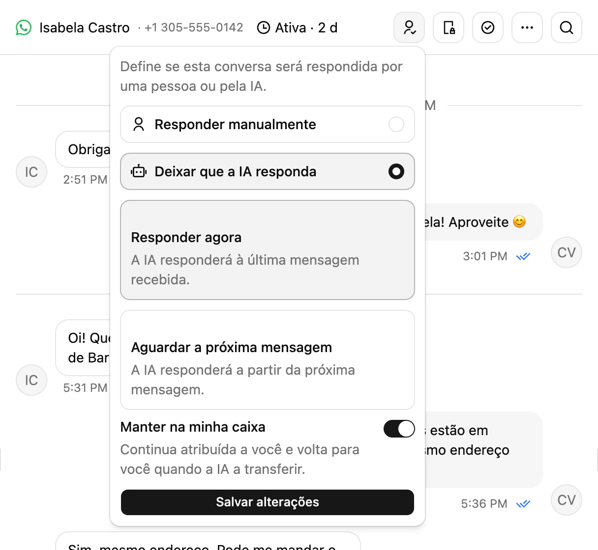 O menu do responsável pela conversa na Caixa de entrada da Ciarem, com Deixar que a IA responda selecionado e Manter na minha caixa ligado