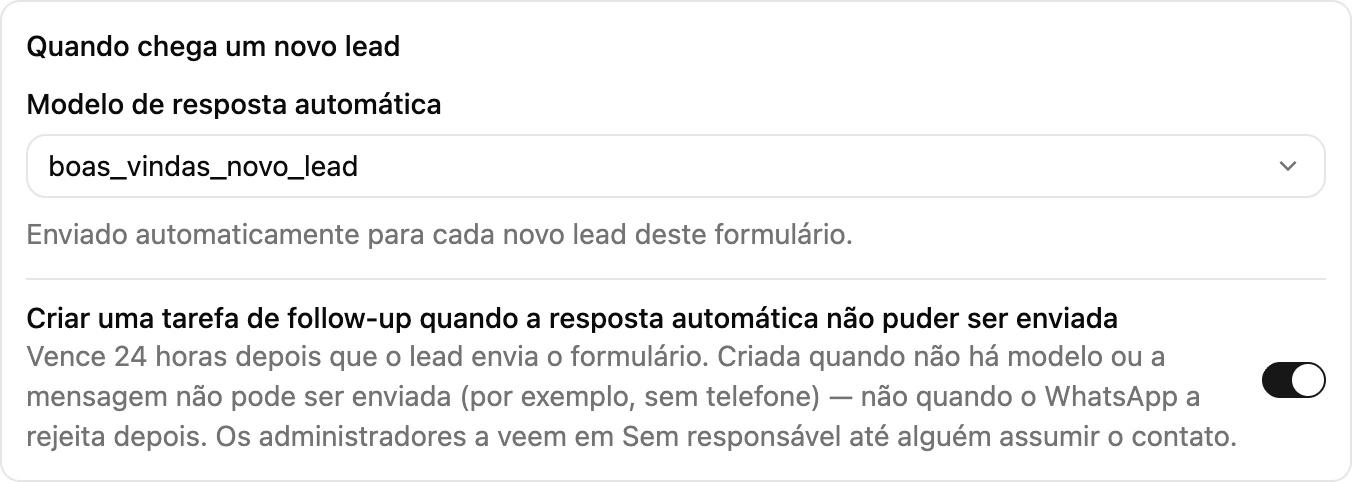 As configurações de um formulário para quando chega um novo lead, com um Modelo de resposta automática escolhido e a tarefa de follow-up ativada